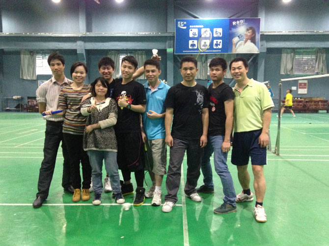快乐的工作，健康的生活——同事羽毛球运动活动